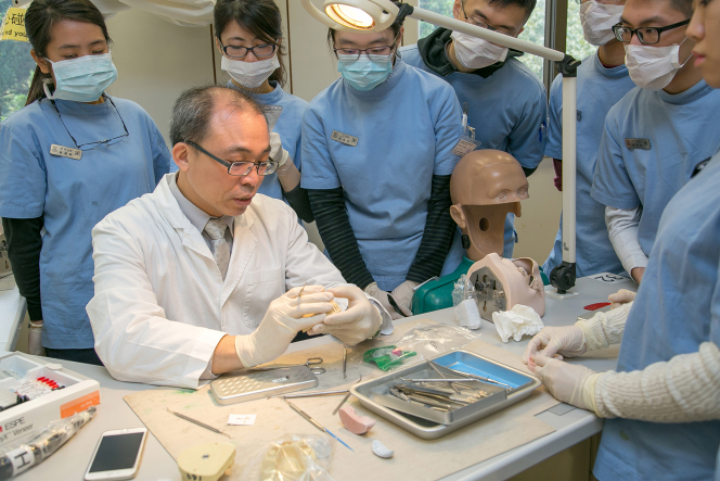 Public Warned about Tooth Fractures from Snacking On Seeds and Nuts during Chinese Lunar New Year