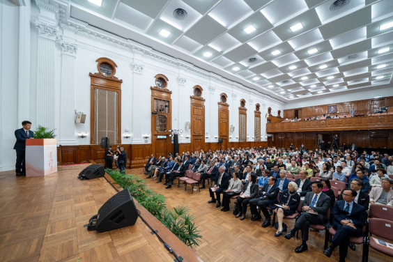 Held at HKU Loke Yew Hall, the Forum brought together a diverse audience of industry leaders and distinguished scholars, with over 400 people in attendance.
 