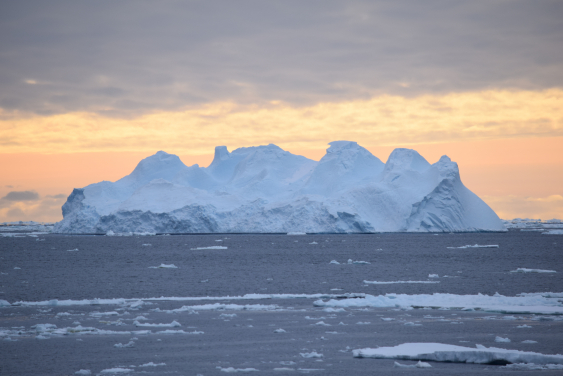 Photos of the Southern Ocean.  Photo credit: Minoru Ikehara.
 