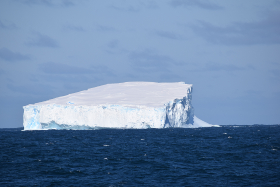 Photos of the Southern Ocean.  Photo credit: Minoru Ikehara.
 