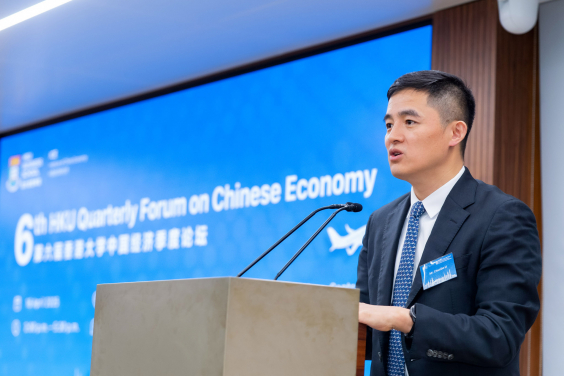 香港清華同學會會長、中信證券國際董事長及首席執行官李春波先生致歡迎辭。