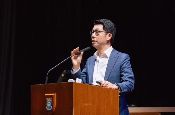 香港大學經管學院副院長、馮國經馮國綸基金教授、亞洲環球研究所所長鄧希煒教授發表主旨演講。